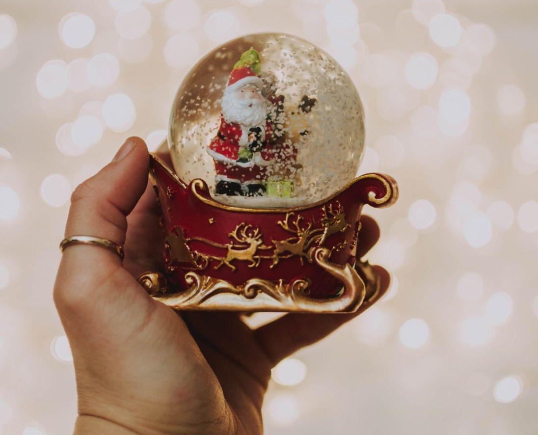 Make Memories Shine with Christmas Garland